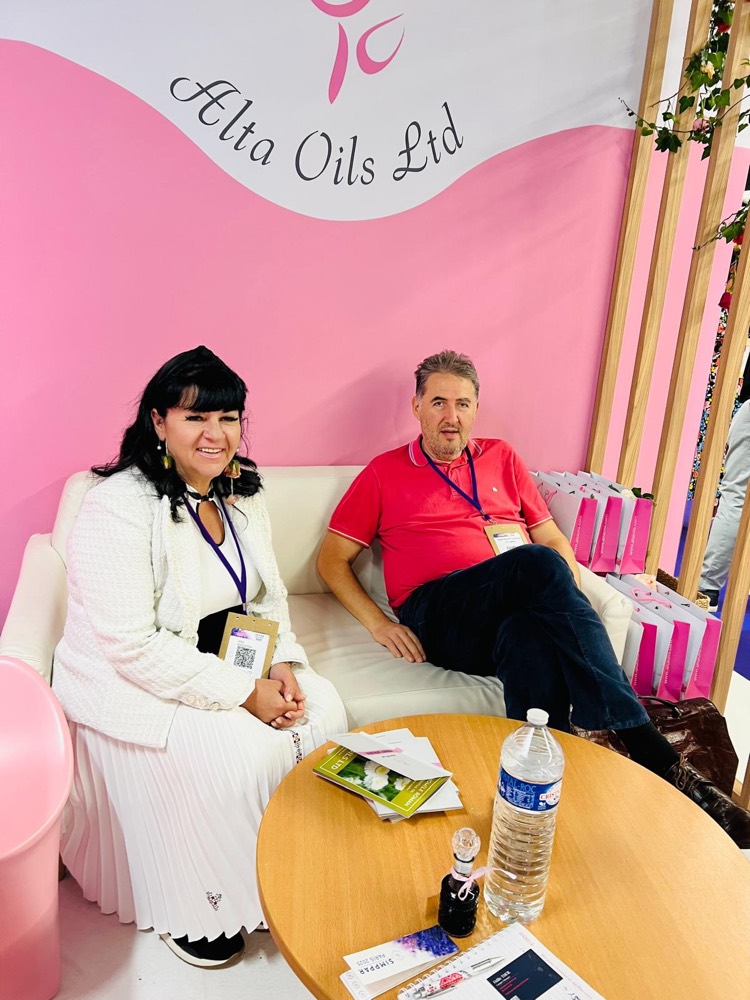 لقاء في جناح Alta Oils