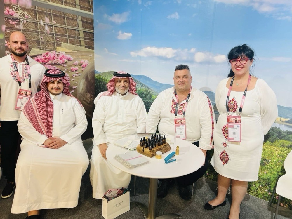 Alta Oils team meeting visitors at an international trade fair